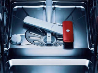 Что делать, если посудомоечная машина постоянно сливает воду