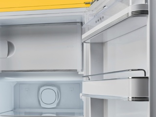Регулируемые полки из закаленного стекла в холодильниках SMEG
