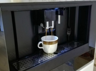 Подача горячей воды для заварки чая в кофемашинах Smeg
